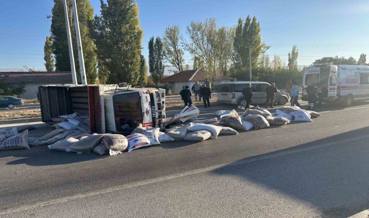 Konyada kamyonetle hafif ticari araç çarpıştı: 3 yaralı