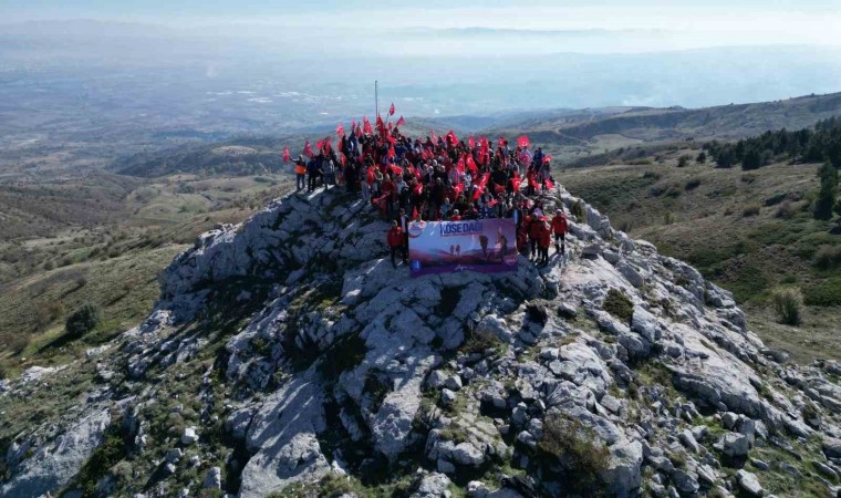 Kösedağın zirvesine dev Türk bayrağı