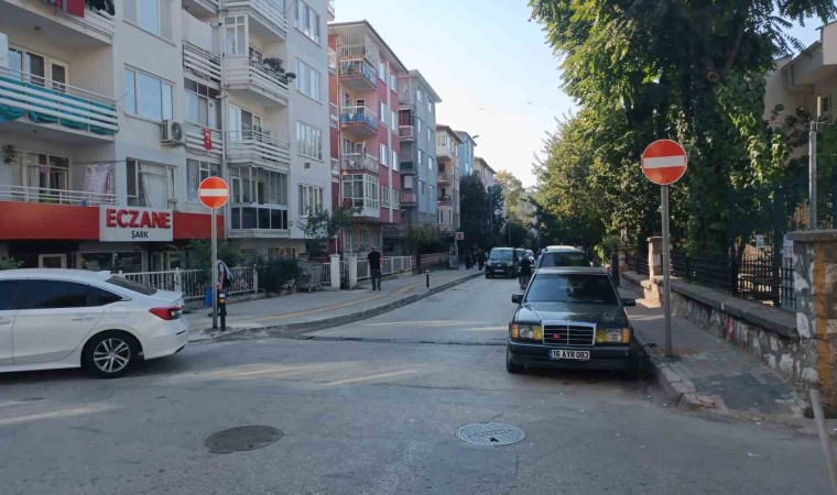 Kükürtlüdeki trafik levhaları yenilendi