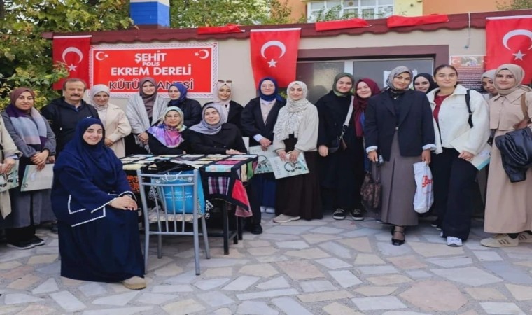 Kuran kursunda kursiyerler geleneksel Kütahya kıyafetlerini ve yemeklerini tanıttı