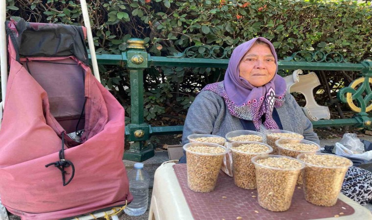 Kuşlara olan sevgisini gelir kaynağına dönüştürdü