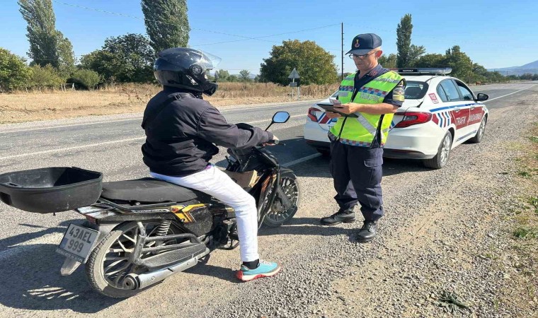 Kütahyada Jandarma Trafik ve Asayiş Timlerinden motosiklet ve motorlu bisiklet denetimi