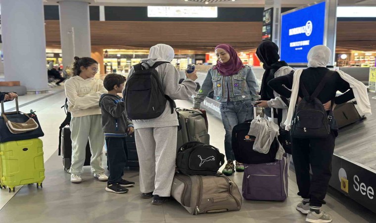 Lübnandan tahliye edilenler İstanbula getirildi