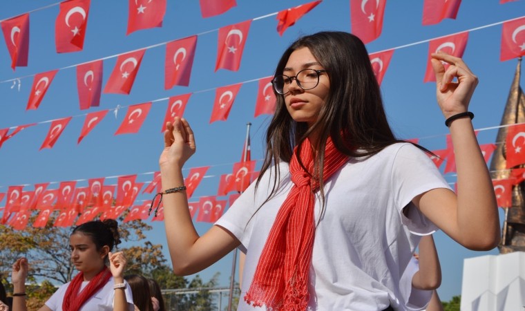 Manisada cumhuriyetin 101. yılı kutlamaları başladı