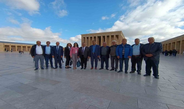 Manisalı muhtarlar Anıtkabirdeki törenlere katıldı