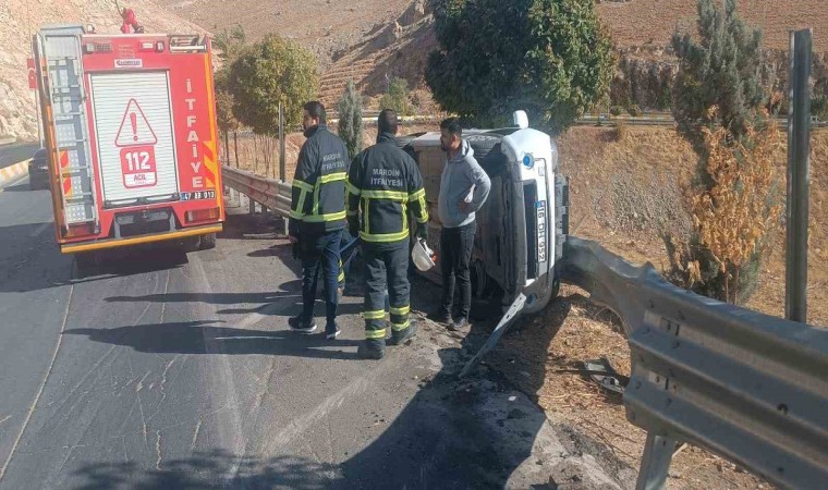 Mardinde hafif ticari araç devrildi: 1 yaralı