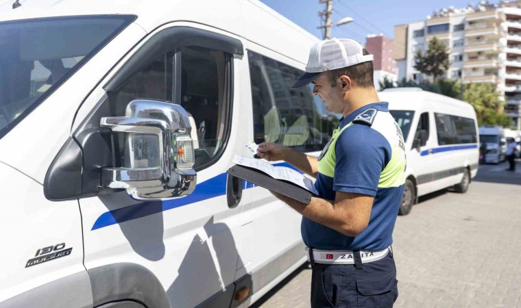 Mersinde zabıta ekipleri okul servislerini denetliyor