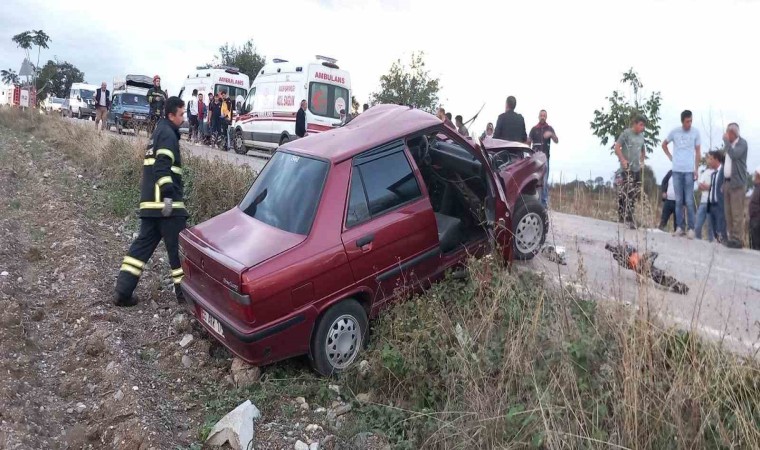 Minibüsle otomobil kafa kafaya çarpıştı: 2 yaralı