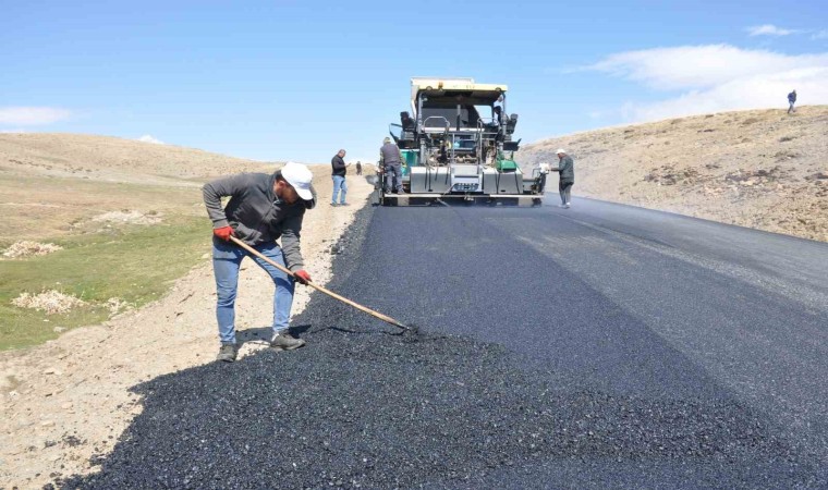 Muşta yollar sıcak asfaltla kaplanıyor