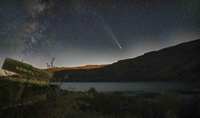 Nemrut Krater Gölünde Atlas kuyruklu yıldızı görüntülendi