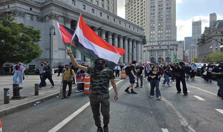 New Yorkta binlerce Filistin yanlısı, İsrail saldırılarını 1. yılında protesto etti