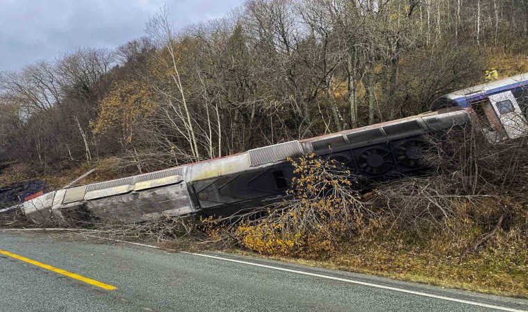 Norveçte yolcu treni raydan çıktı: 1 ölü, 4 yaralı