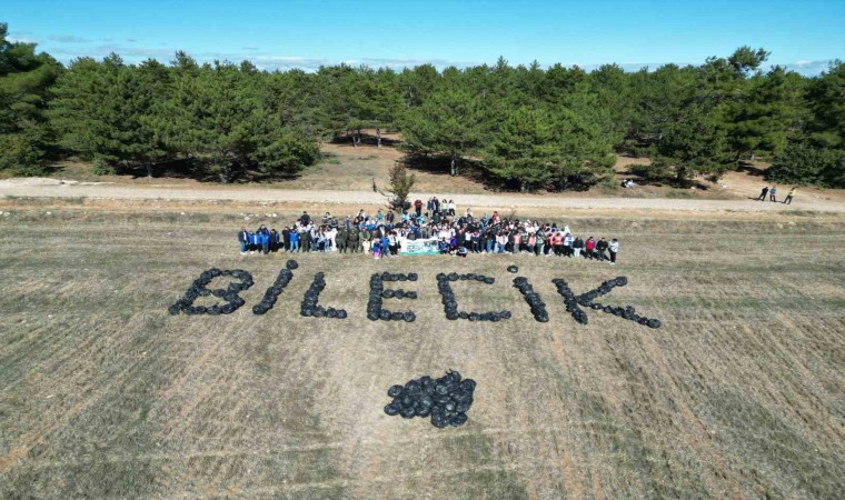 O kadar çöp topladılar ki poşetleriyle Bilecik yazdılar