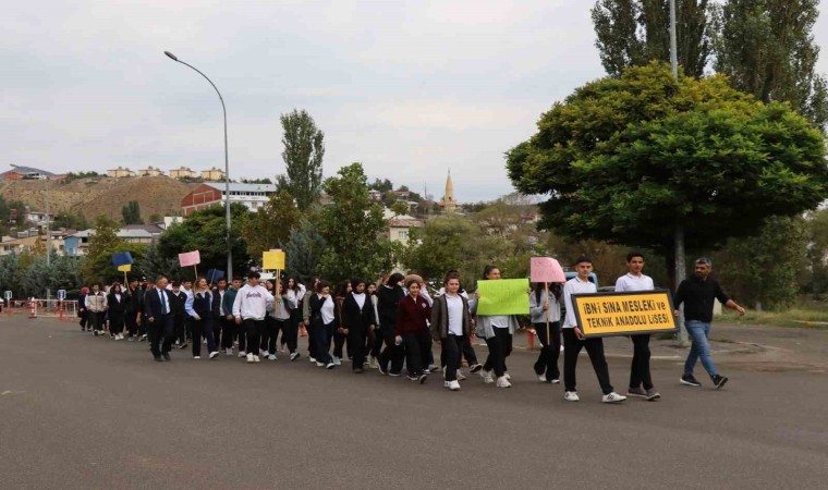 Oltuda sağlıklı yaşam yürüyüşü düzenlendi