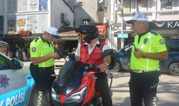 Orduda motosiklet ve otomobil sürücülerine eş zamanlı denetim