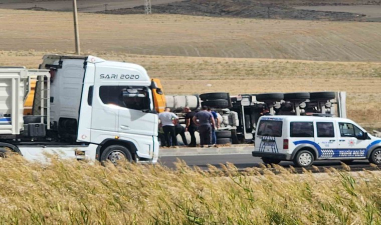 Polatlıda tır devrildi: 1 yaralı