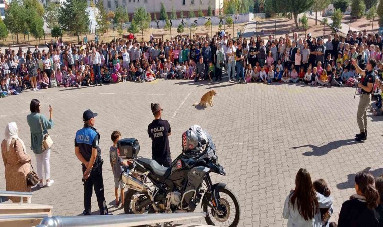 Polis 2 bin 843 vatandaşı bilgilendirdi