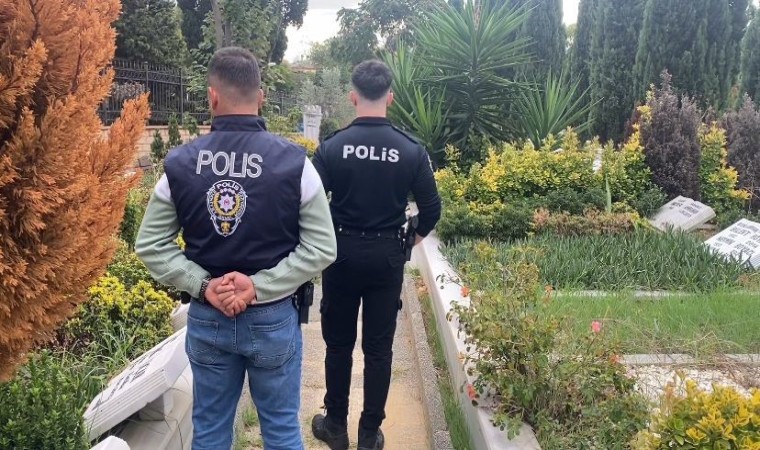 Polis, Cem Garipoğlunun kabrinin bulunduğu mezarlıkta nöbet tutuyor