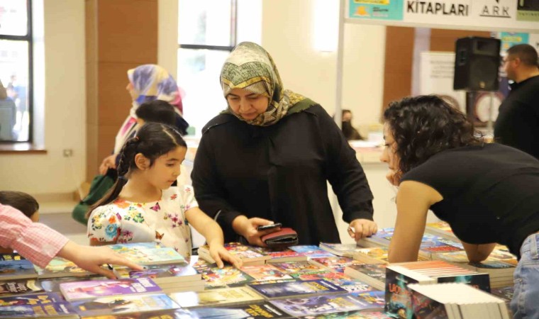 Şahinbey Belediyesinin 8inci Kitap Fuarı kapılarını açtı