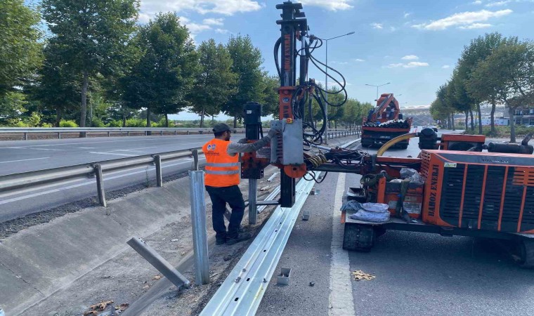 Sakarya Büyükşehir Belediyesinden çelik bariyer uygulaması