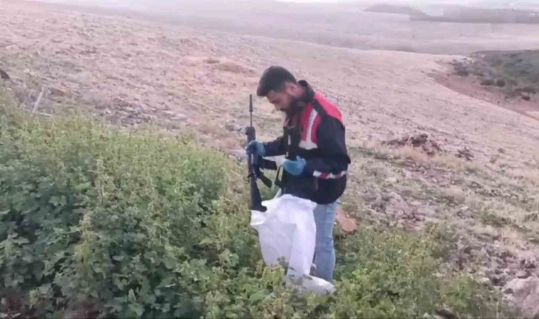 Şanlıurfada silah kaçakçılığı operasyonunda jandarma cephanelik ele geçirdi: 4 gözaltı