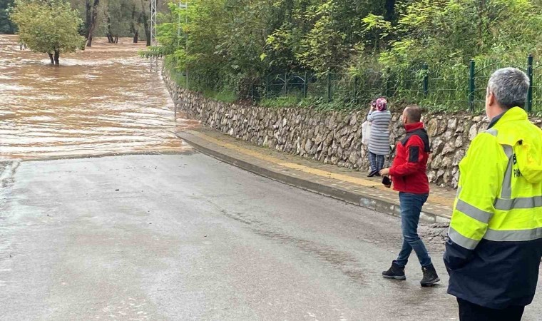 Şiddetli sağanağın ardından Bartın Irmağı çamura döndü