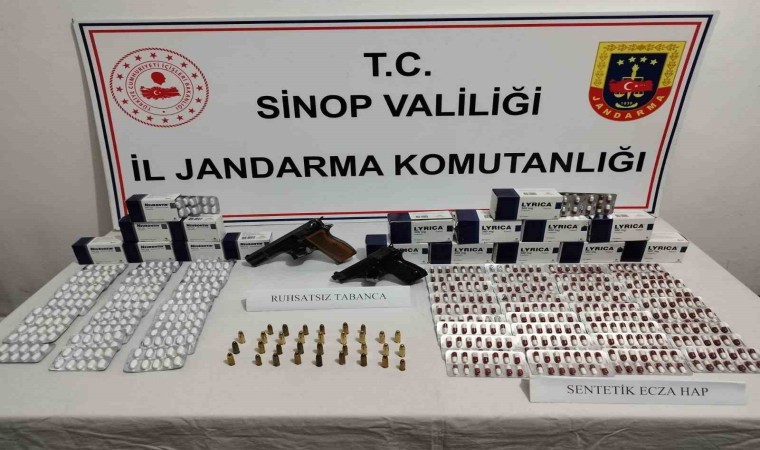 Sinopta uyuşturucu hap ve 3 tabanca ele geçirildi