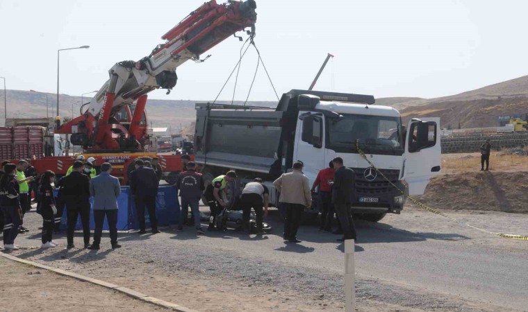 Şırnakta kamyon ile motosiklet çarpıştı: 1 ölü