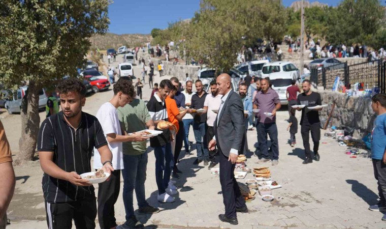 Şırnakta yaklaşık 10 bin kişi 300 yıllık gelenek için bir araya geldi