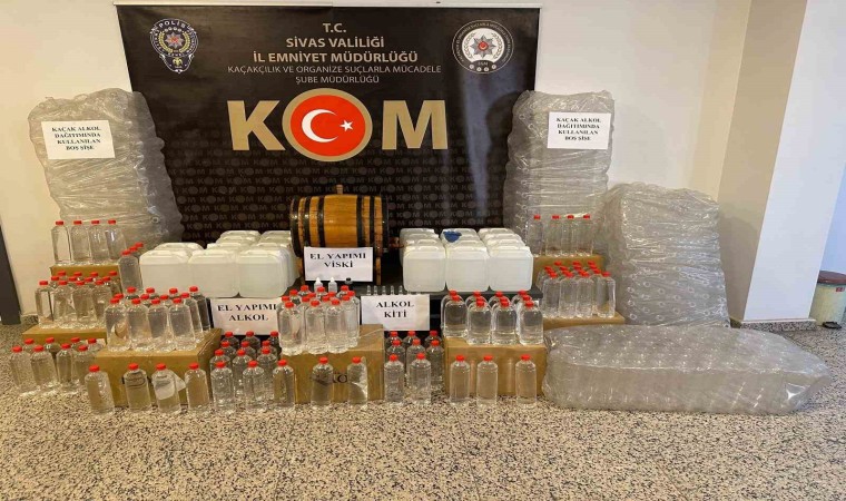 Sivasta içki yapımında kullanılan 215.5 litre kaçak sahte alkol ele geçirildi