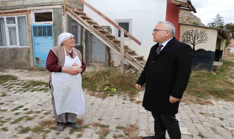 Sivasta meydana gelen iki ayrı depremde 12 ev hafif hasar gördü