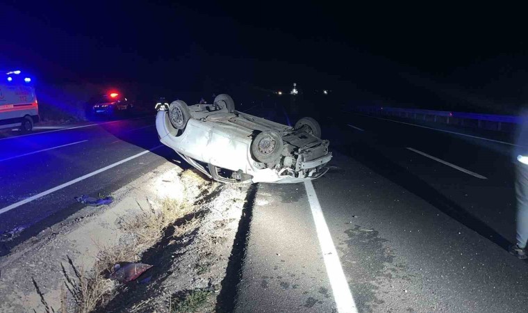 Sivasta trafik kazası: 2 ölü 1 yaralı