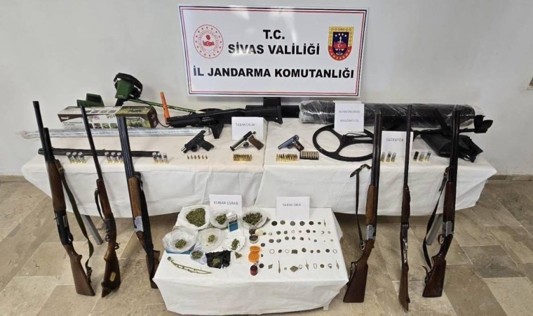 Sivasta uyuşturucu tacirlerine jandarma operasyonu: 4 kişi tutuklandı