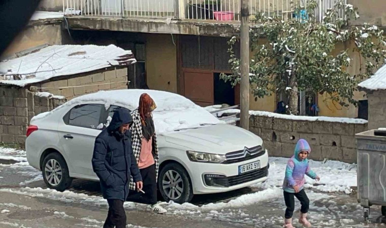 Tatvanda mevsimin ilk karı yağdı