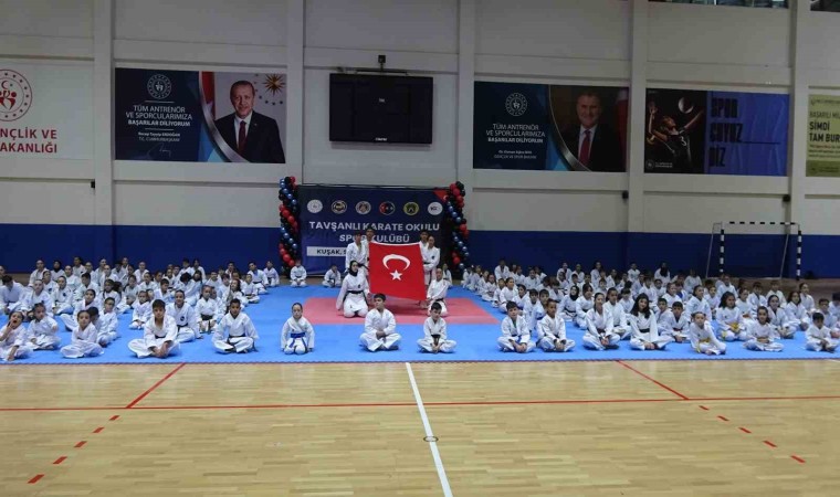 Tavşanlı Karate Okulunda 180 sporcuyla kuşak töreni düzenlendi