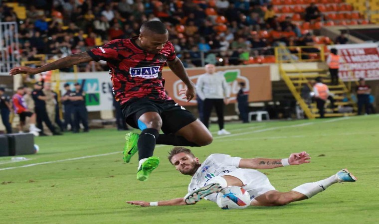 Trendyol Süper Lig: Alanyaspor: 0 - Kasımpaşa: 2 (İlk yarı)