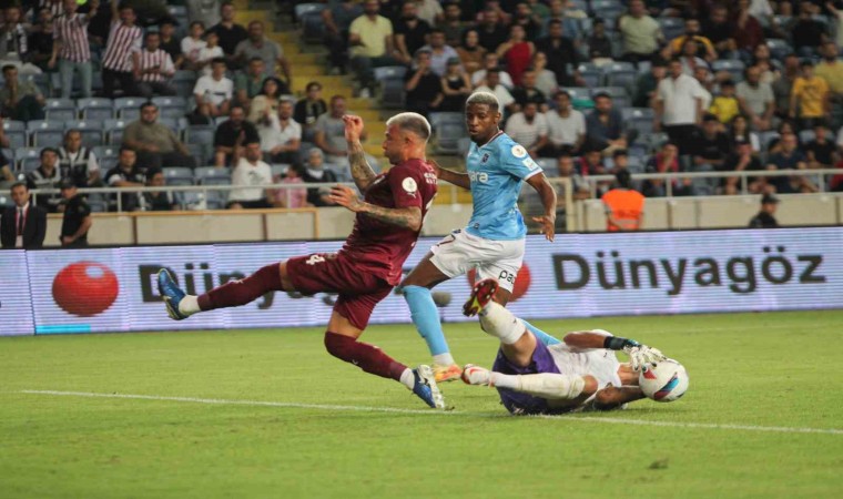 Trendyol Süper Lig: Hatayspor: 1 - Trobzonspor: 0 (İlk yarı)