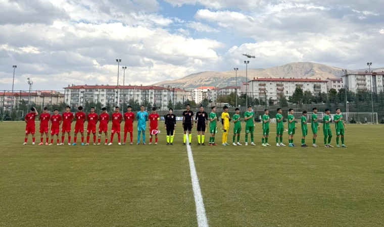 Türk Devletleri futbolcuları Erzurumun zirvesinde buluştu