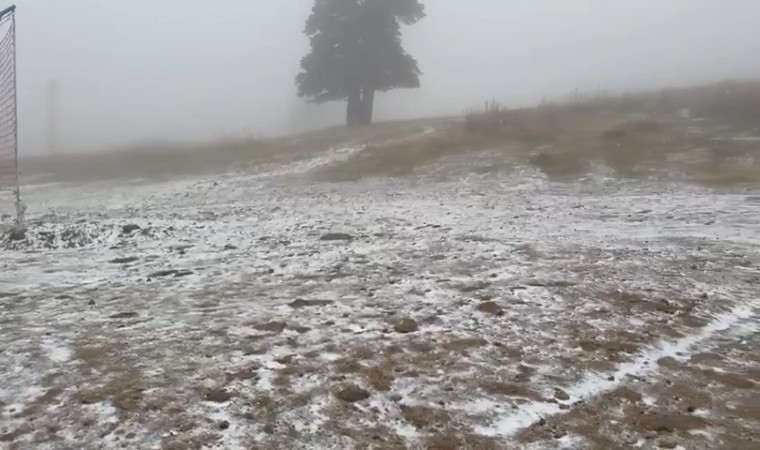 Uludağda beklenen kar yağışı başladı