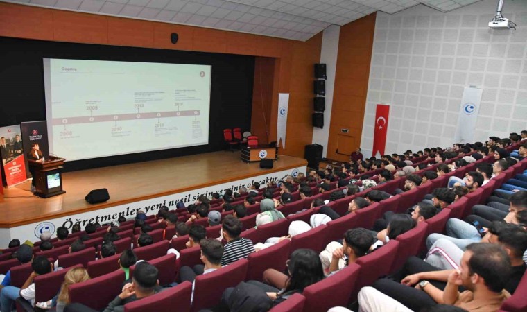 Üniversitede Uçuş ve Ötesi başlıklı söyleşi programı düzenlendi