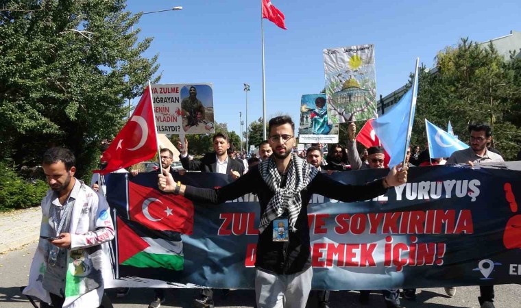 Üniversiteli gençler Erzurumda Filistine destek için yürüdü