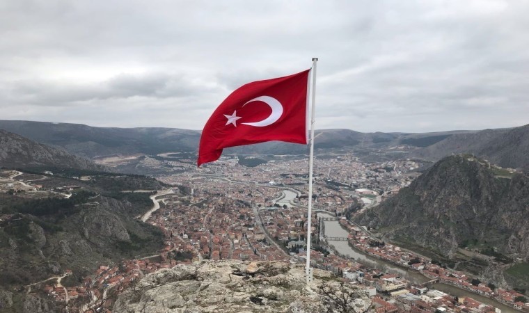 Vali Bakandan Amasya halkına ‘bayrak asın çağrısı: “Şer odaklarına vereceğimiz en güçlü cevap bu olacak”