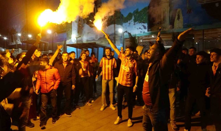 Vanda Galatasaraylı taraftarların derbi coşkusu