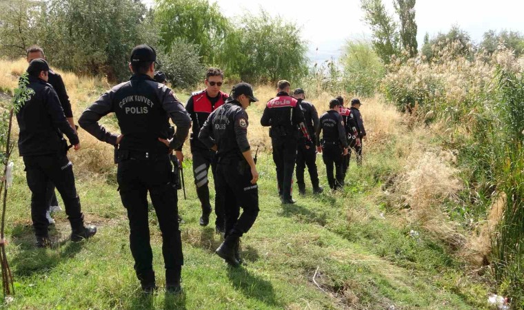 Vanda kayıp öğrenci Rojin için geniş kapsamlı arama: Ekipler her yerde iz sürüyor