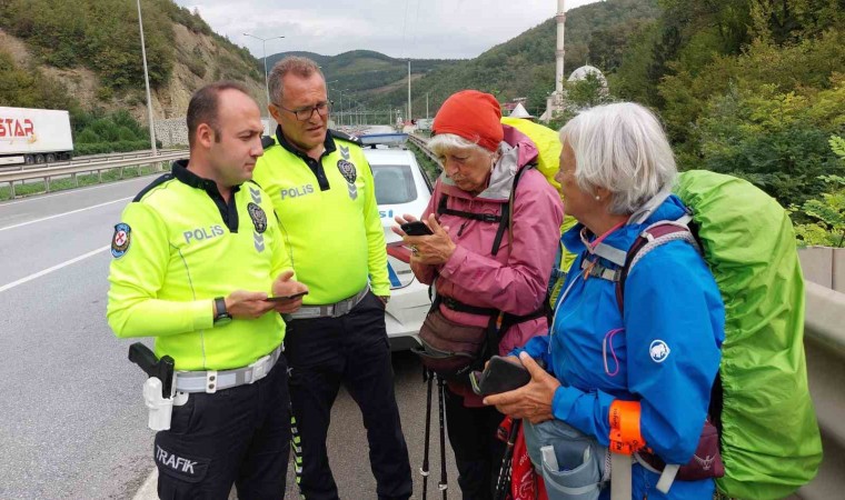 Venedikten yola çıkan 73 ve 79 yaşındaki kadın yazarların yürüyerek İpekyolu yolculuğu