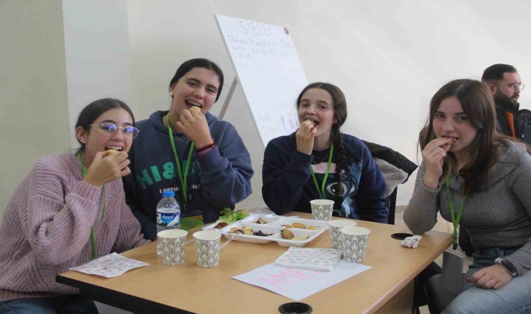 Yabancı öğrenci ve öğretmenler Sivasta Türk mutfağının lezzetlerini tattı