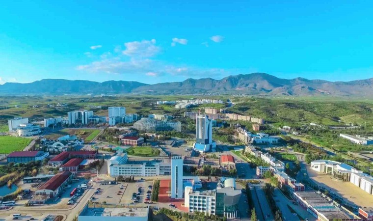 Yakın Doğu Üniversitesi, Türkiye genelinde en iyi ilk beş üniversite arasında yer aldı