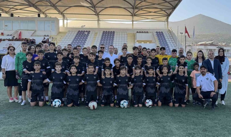 Yeniköy Kemerköy Enerjiden Milaslı genç futbolculara destek