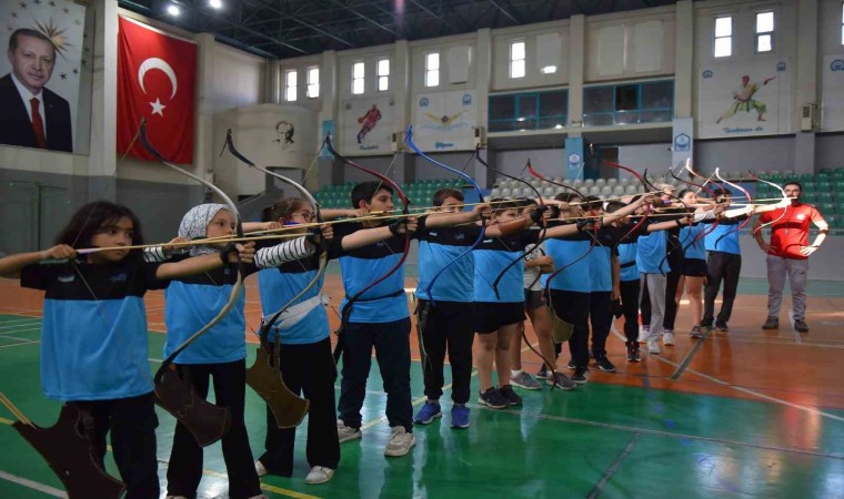 Yıldırımda çocuklara okçuluk eğitimi