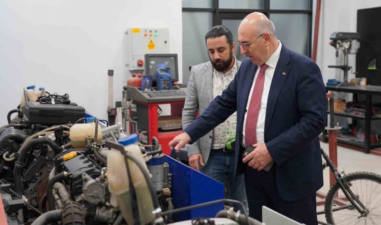 YÖK Yürütme Kurulu Üyesi Prof. Dr. Ak KBÜde incelemelerde bulundu